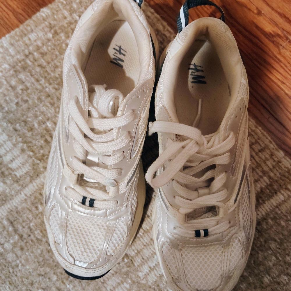 H&M Women's white and dark teal green Sneakers Size 5